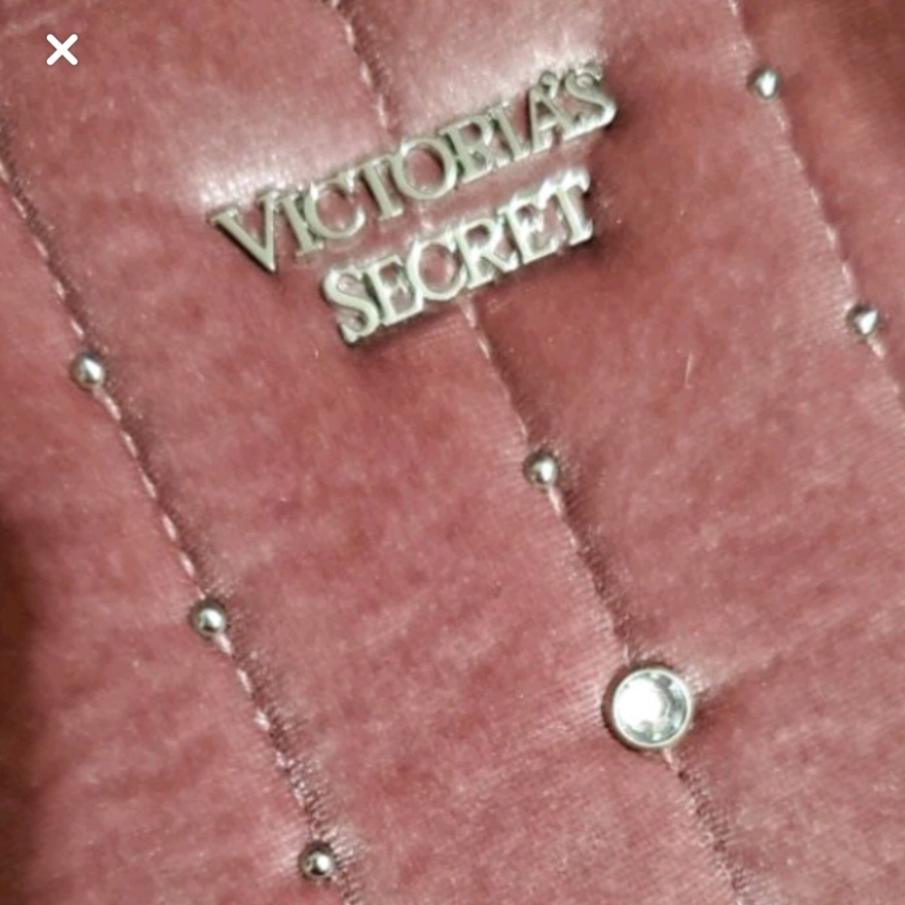 Victoria Secret - Picture 3 of 3